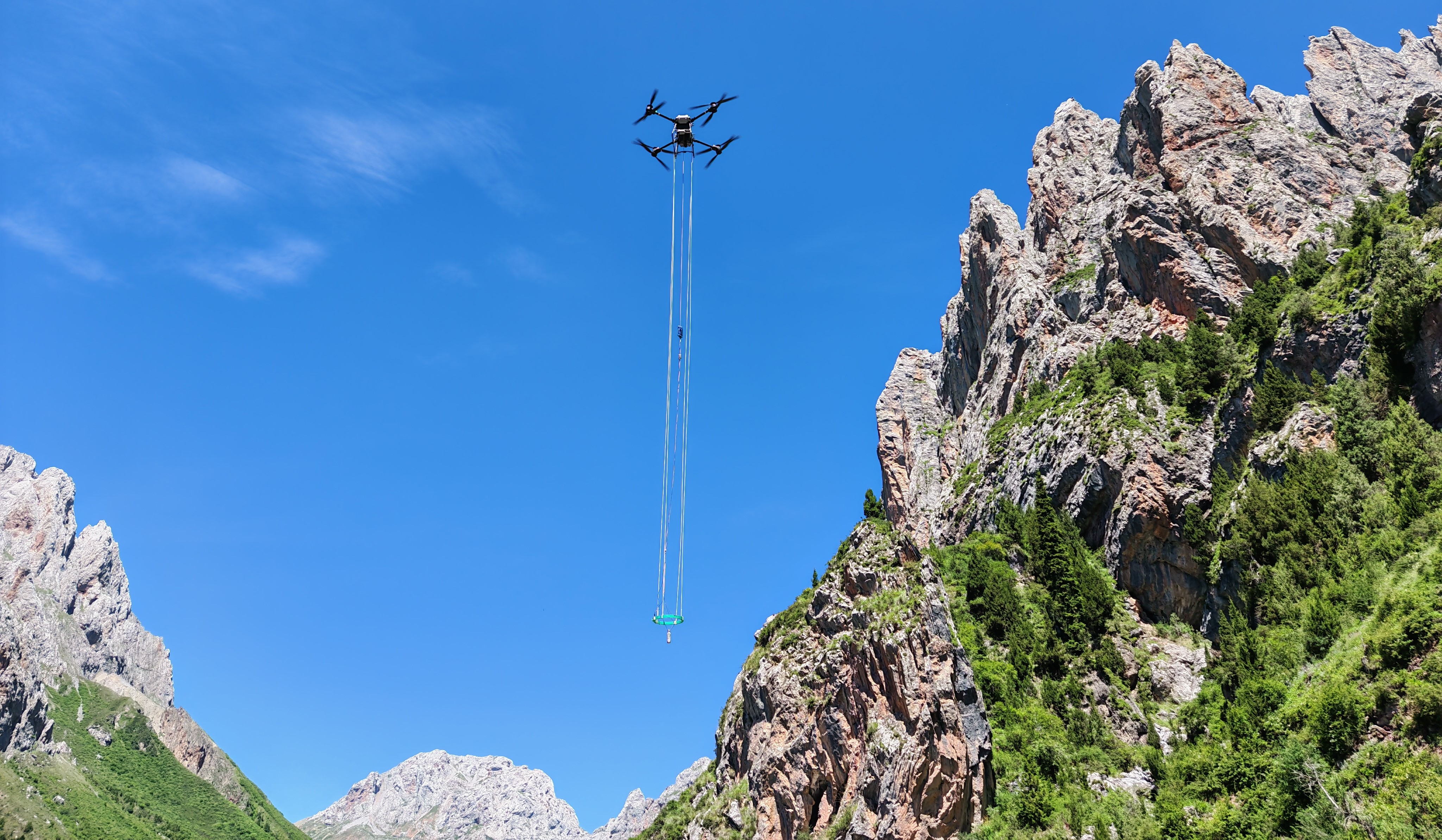 飛躍險峰 洞察地下 航空智能探測首戰水利工程告捷